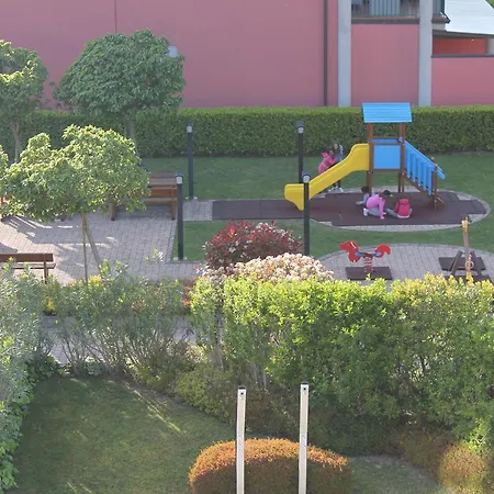 Marriott Butterfly And 5 Pools Family Desenzanoloft Official Partner Homes & By Marriott Bonvoy * Rivoltella del Garda